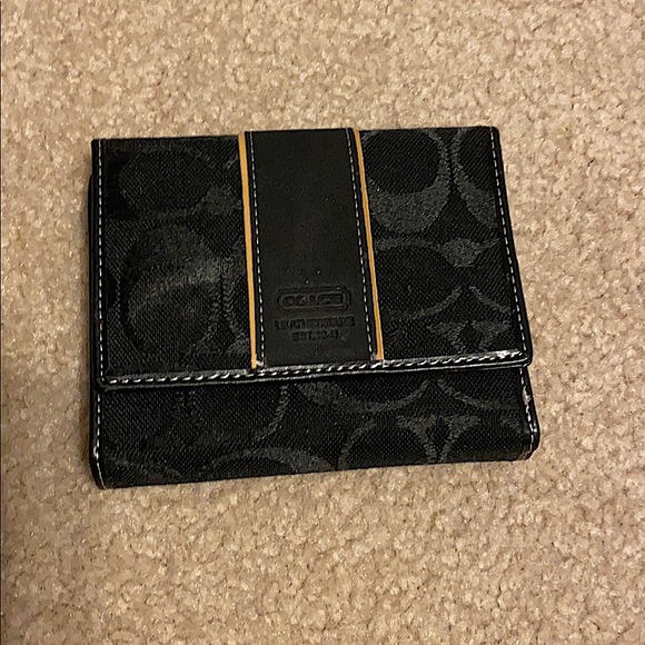 Coach Tri-fold Wallet - Picture 1 of 9